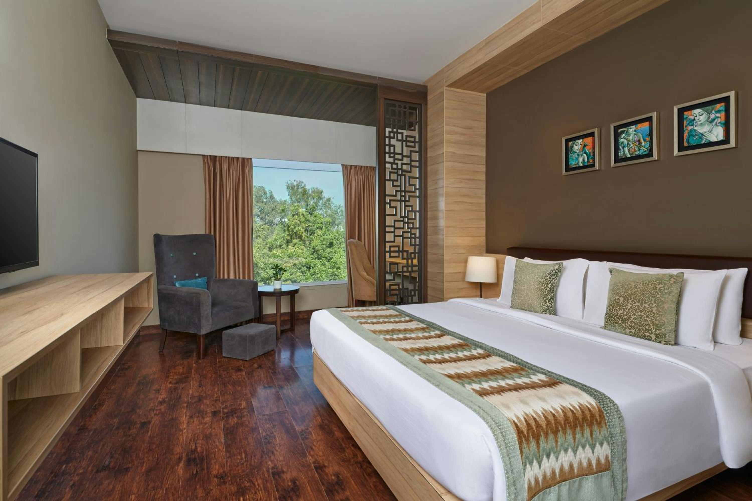 Green, Queen Bed