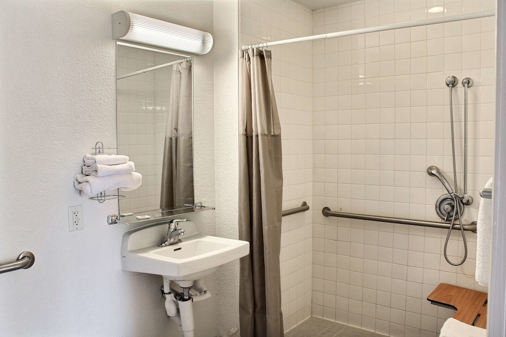 Motel6 Atascadero, CA 12/42
