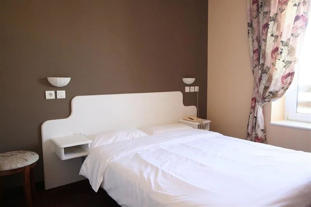 Hotel De France 27/49