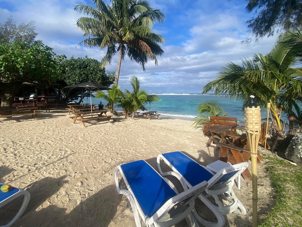 Aroa Beachside Inn 37/47