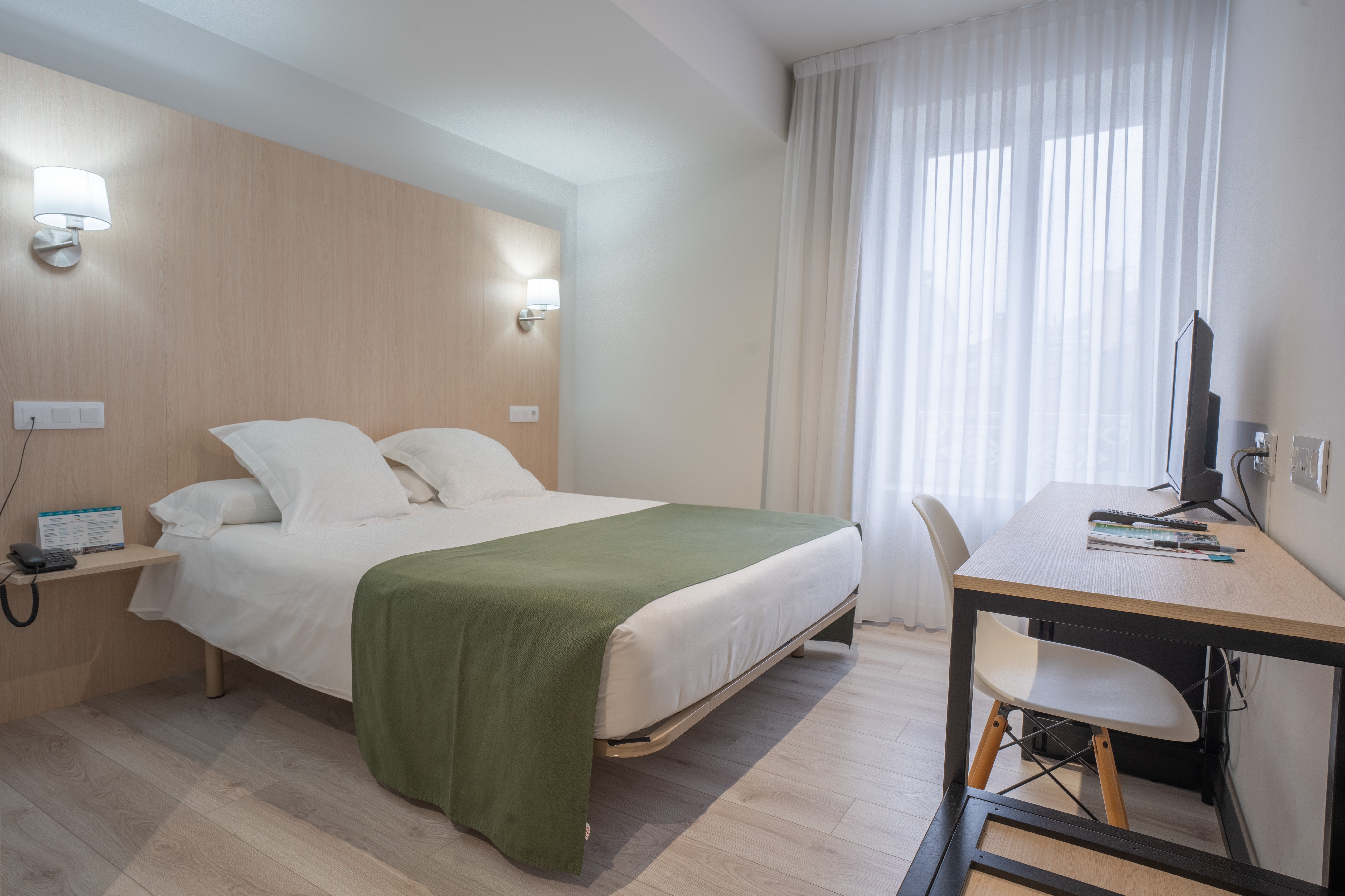 Room, Triple