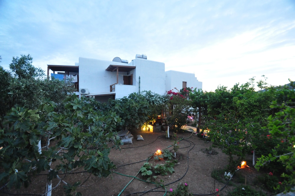 Villa Mata Pension 71/73