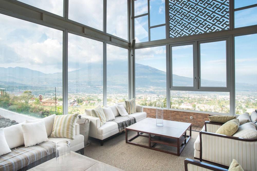 Amarta Hills Hotel And Resort 25/50
