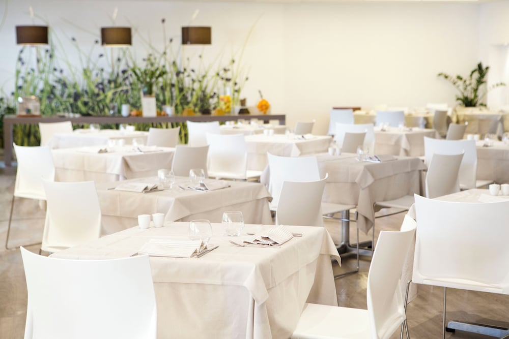 Living Place Hotel 93/105