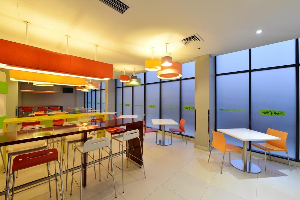Pop Hotel Bsd City Tangerang 19/39