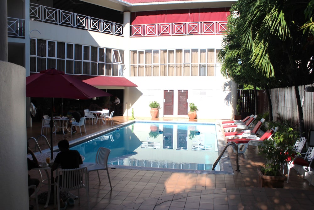 Altamont Court Hotel 65/73