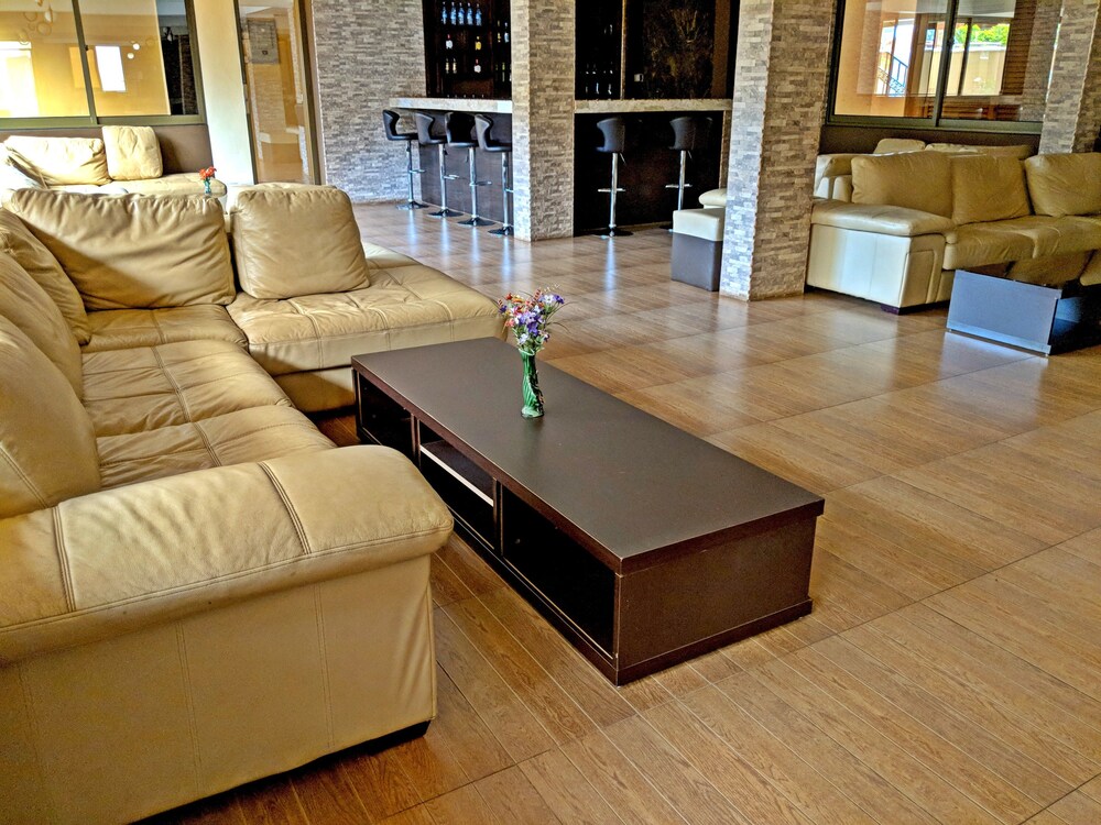 Prestige Hotel Suites 31/50