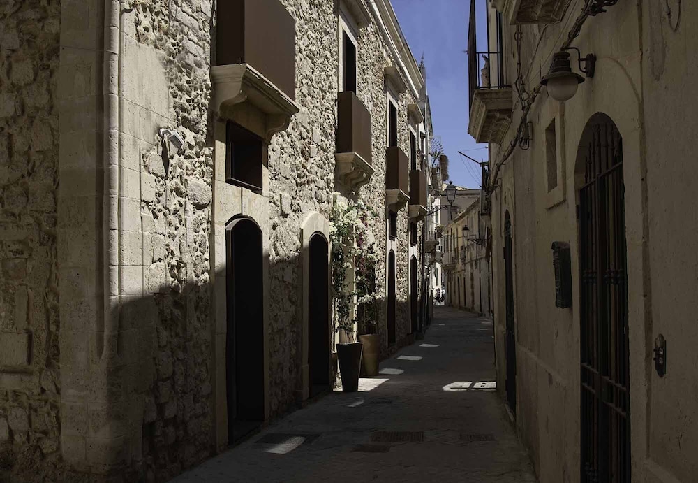 Palazzo Salomone 40/50