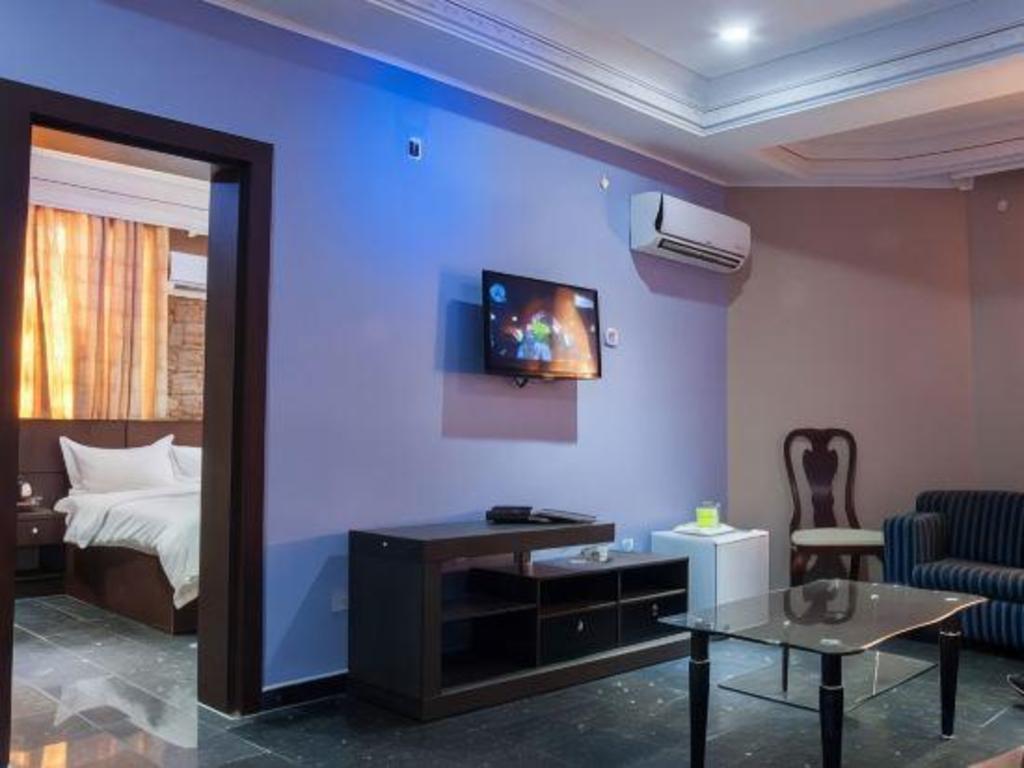 Kapino Suites 11/18