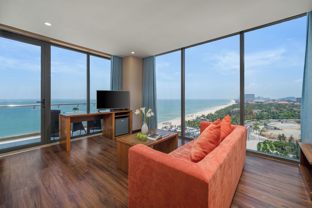 Yarra Ocean Suites Danang 35/58