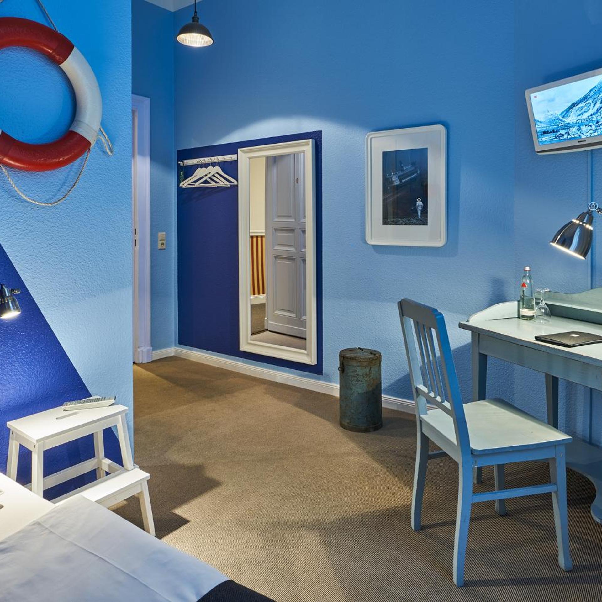 Hotel 38 32/49