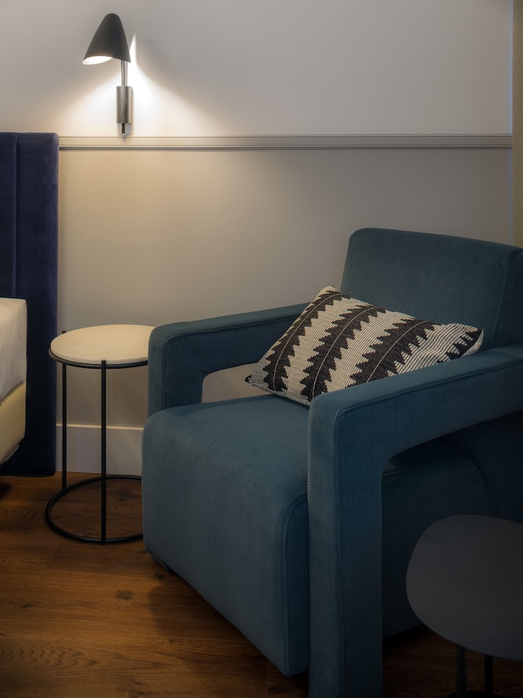 The Foscarini 23/37