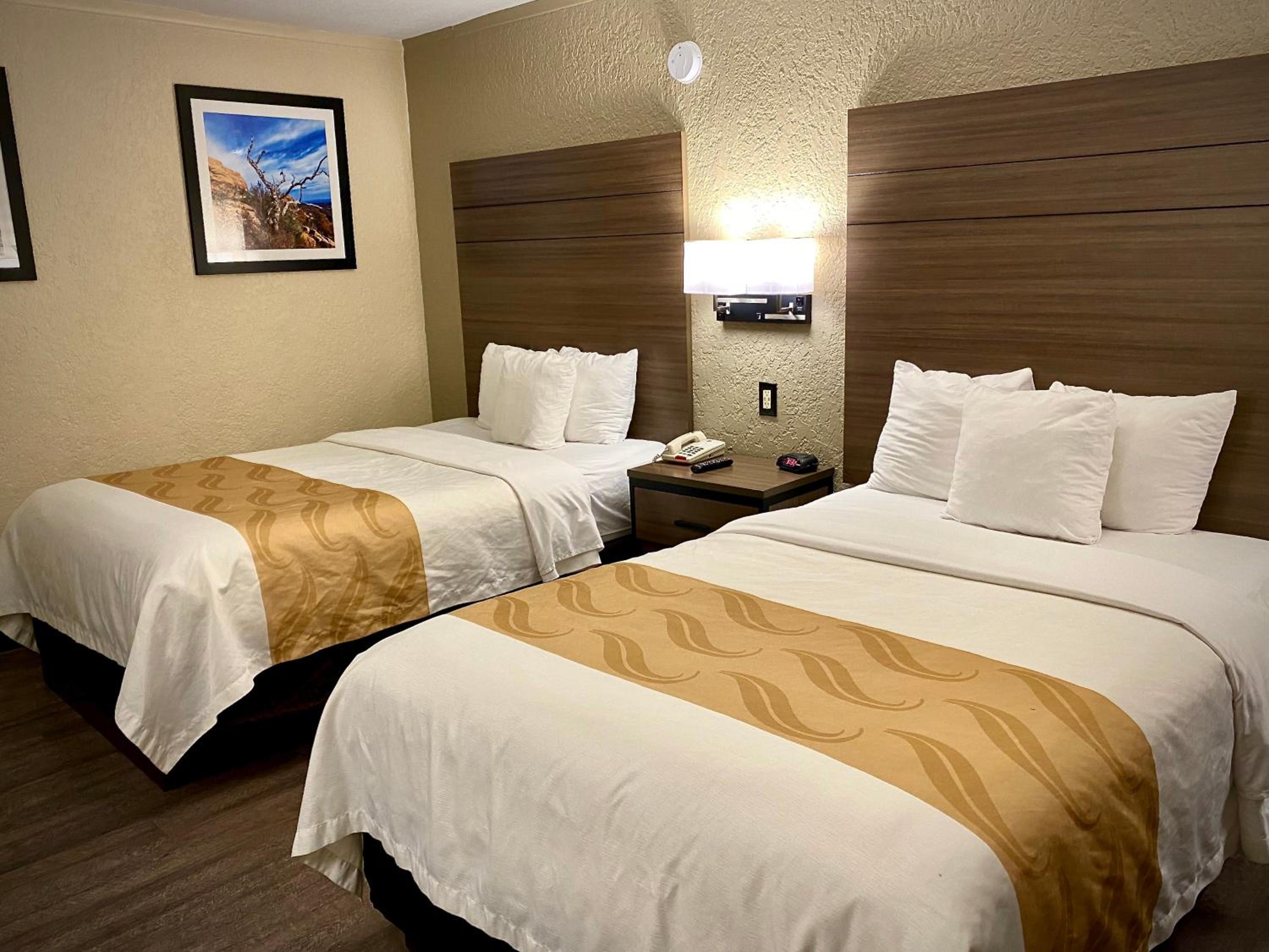 SUITE, 2 DOUBLE BEDS