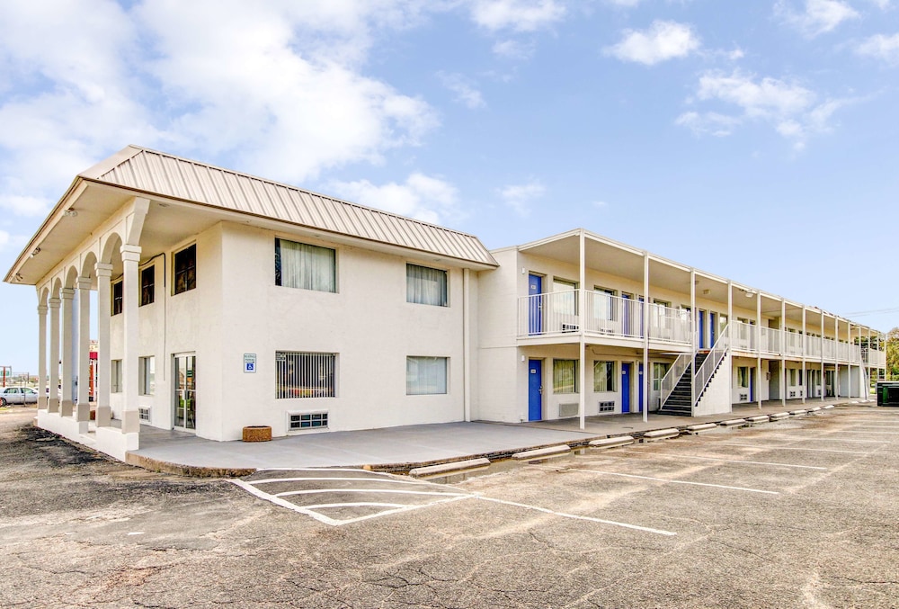Motel6 Waco, TX - Lacy Lakeview 45/49