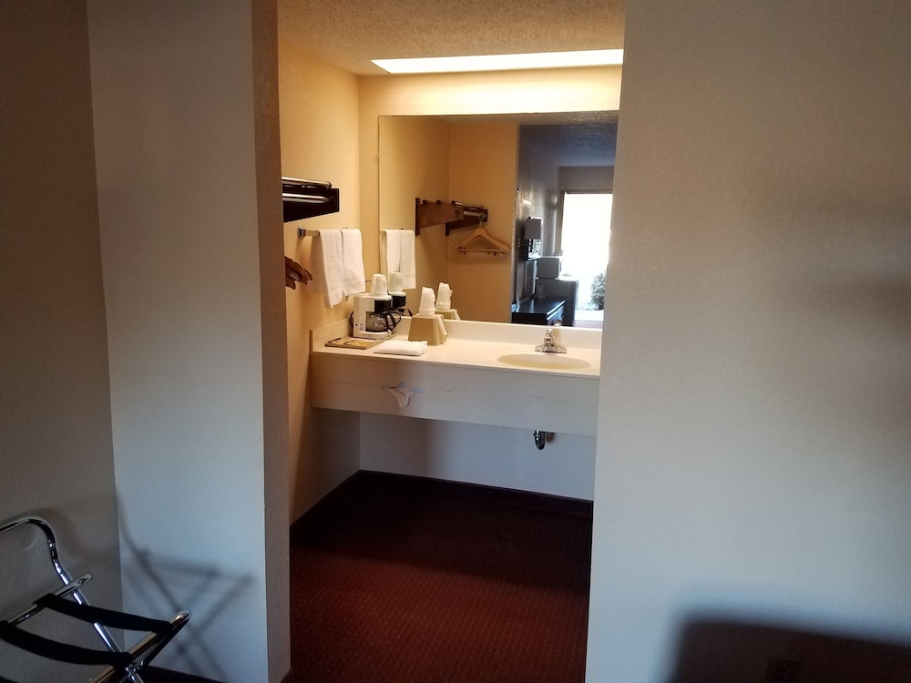 Econo Lodge Rocky Top, TN 27/27