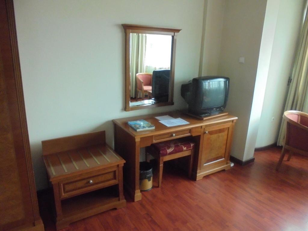 Adot Tina Hotel 24/34