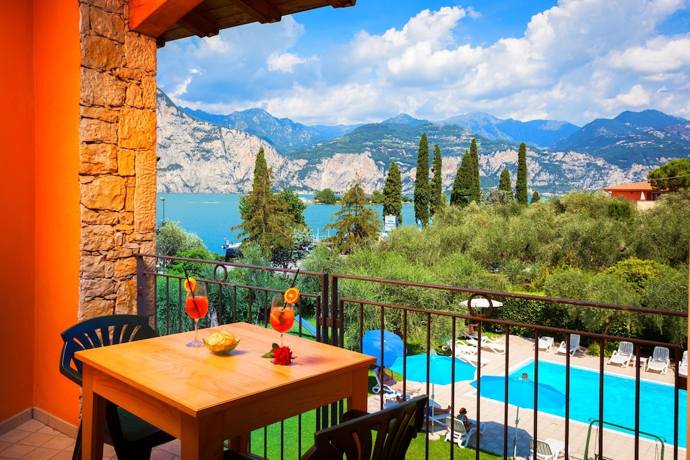 Villa Isabella Hotel & Residence 32/50