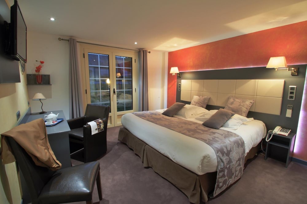 INTER-HOTEL LES COQUELICOTS 6/25