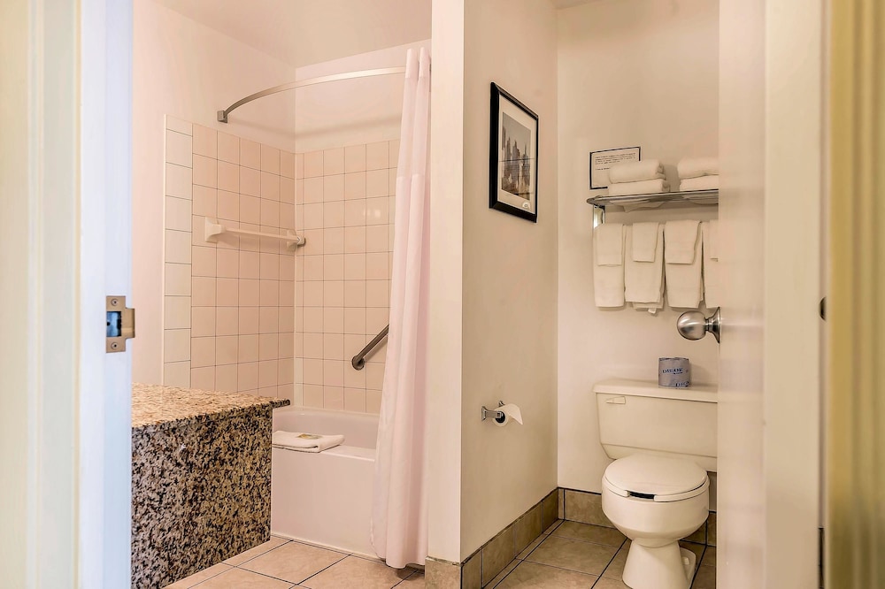 Quality Inn & Suites Hawkesbury 47/50