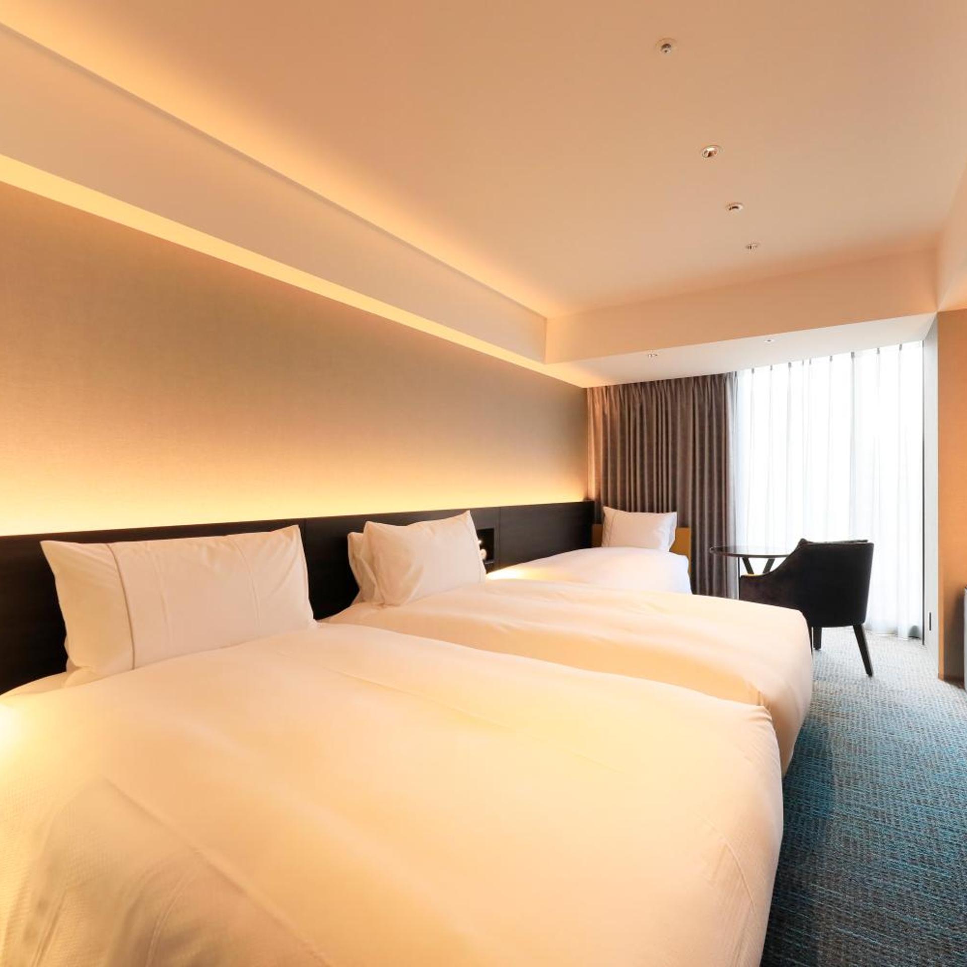 Moderate, Twin Beds, Sofa