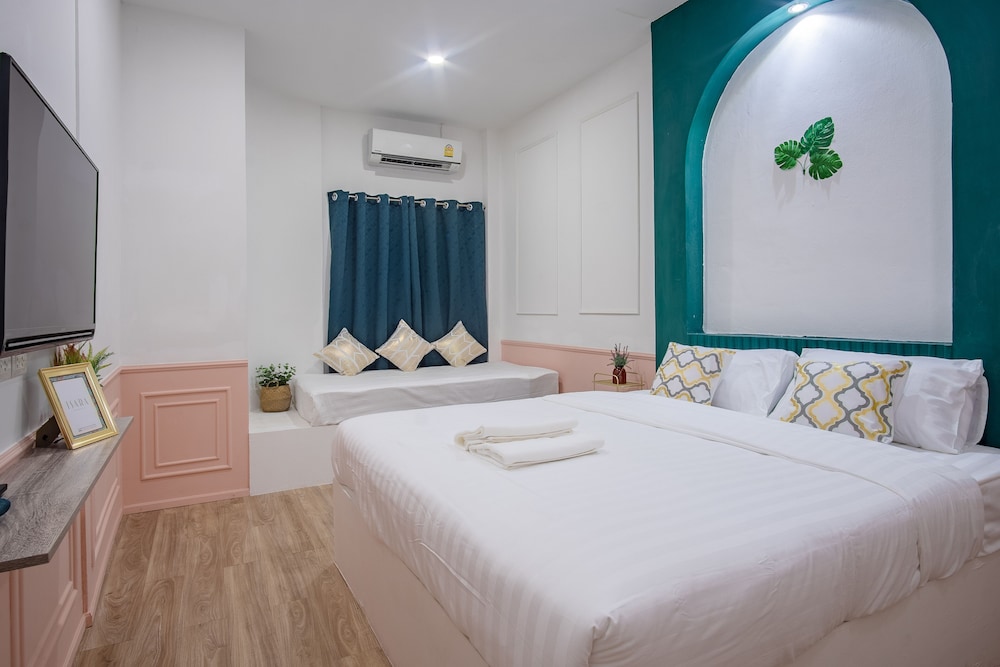 Isara Boutique Hotel and Cafe 22/66
