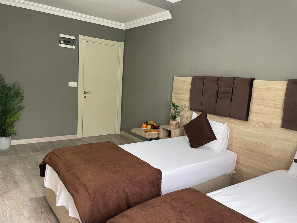 Pugari Otel 8/40