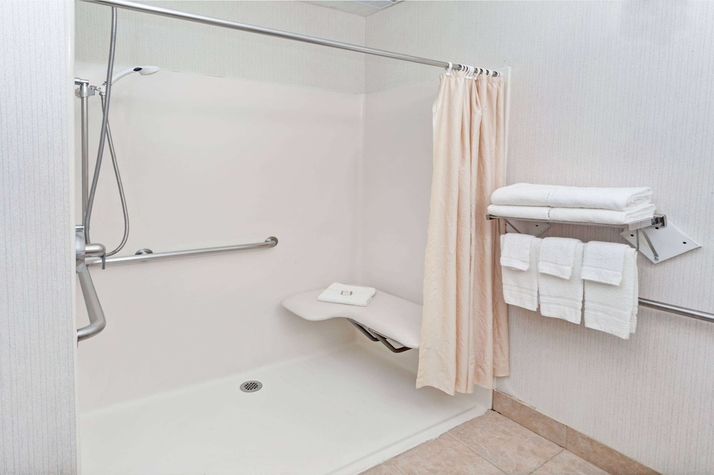 Red Lion Inn & Suites Elk Grove Village, IL 40/42