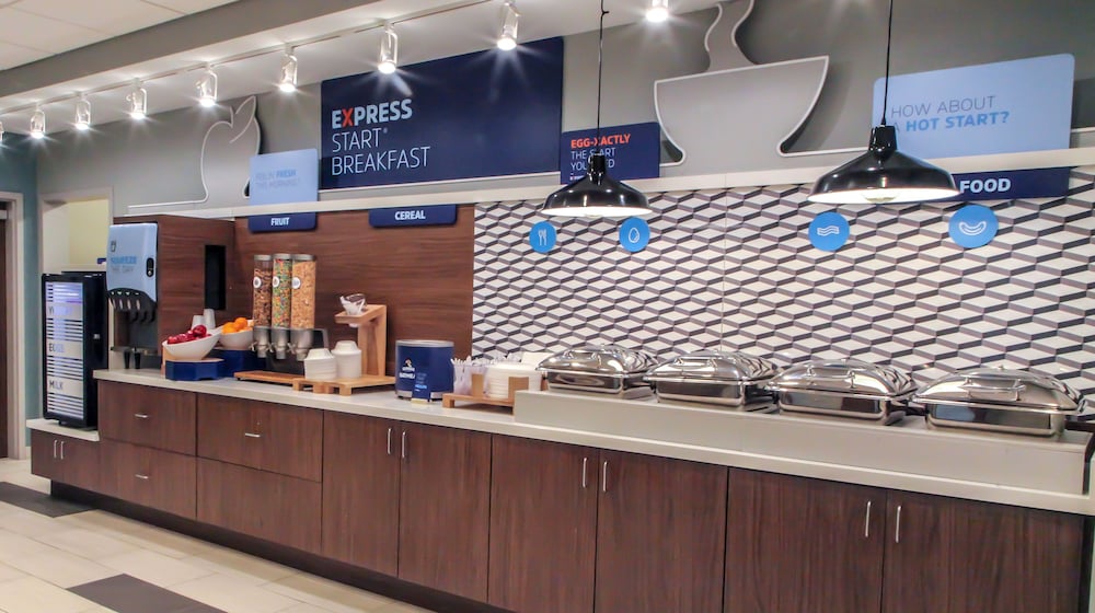 Holiday Inn Express Suites Nashville North Springfield 12/77