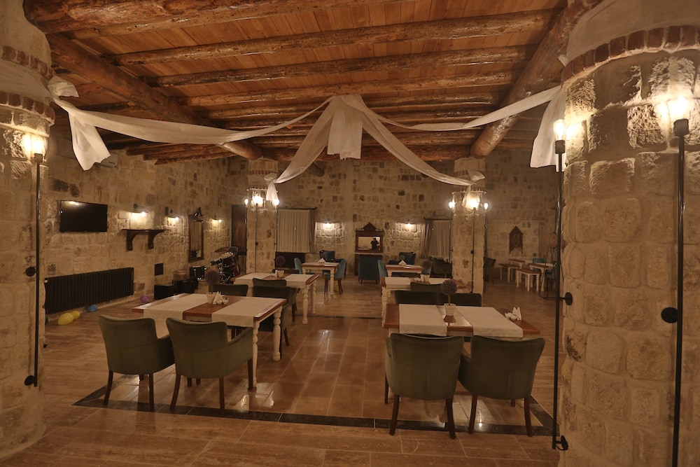 Acropolis Cave Suites 38/50