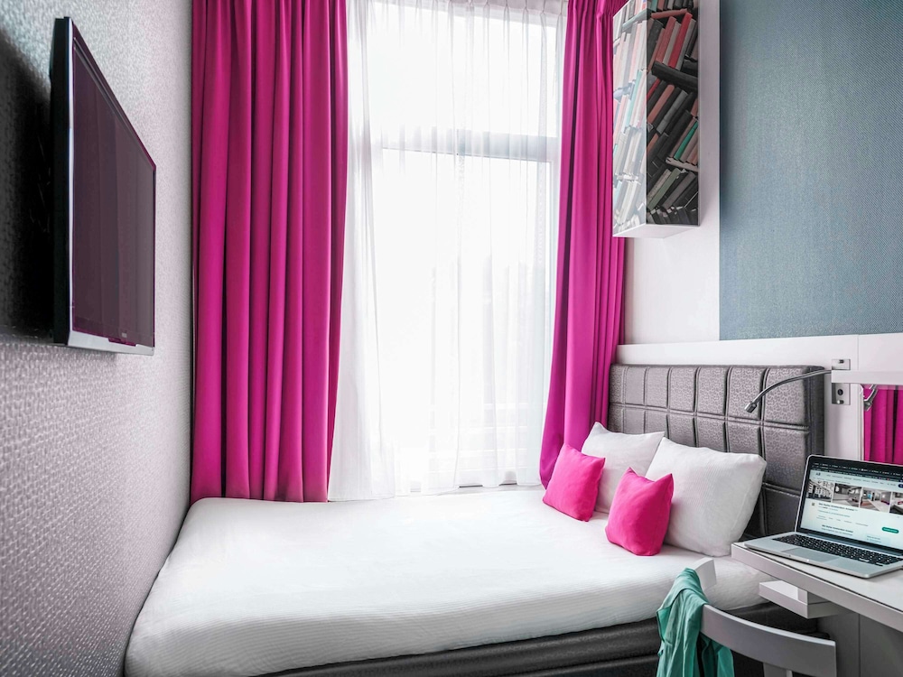 ROOM, DOUBLE BED