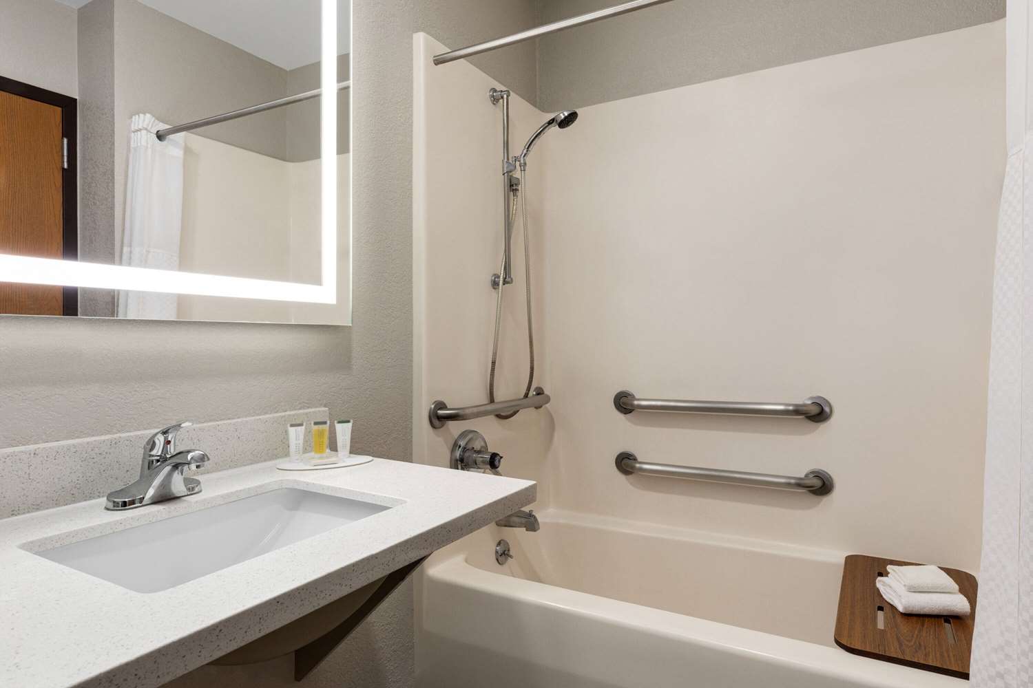 Days Inn by Wyndham Hillsboro 23/24