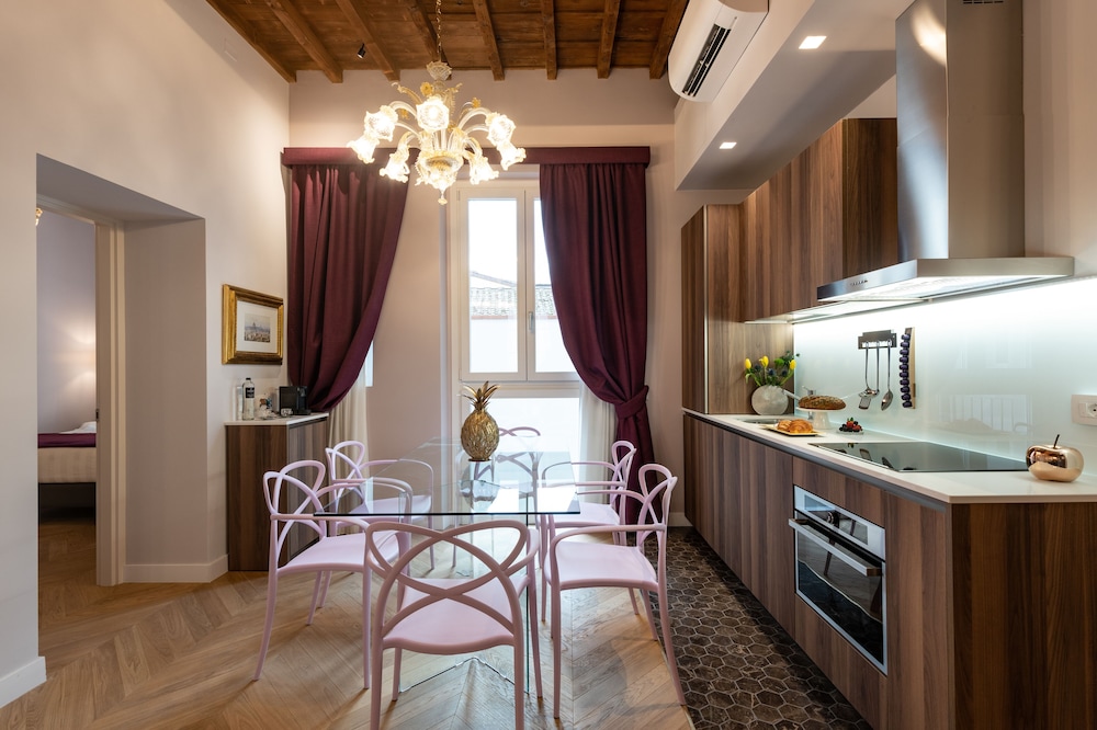 Kairos by Florence Art Apartments 42/74