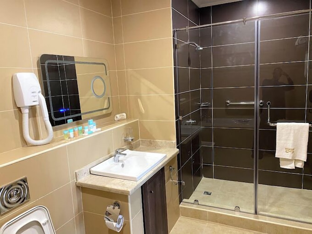Grand Hyatt Hotels 48/50