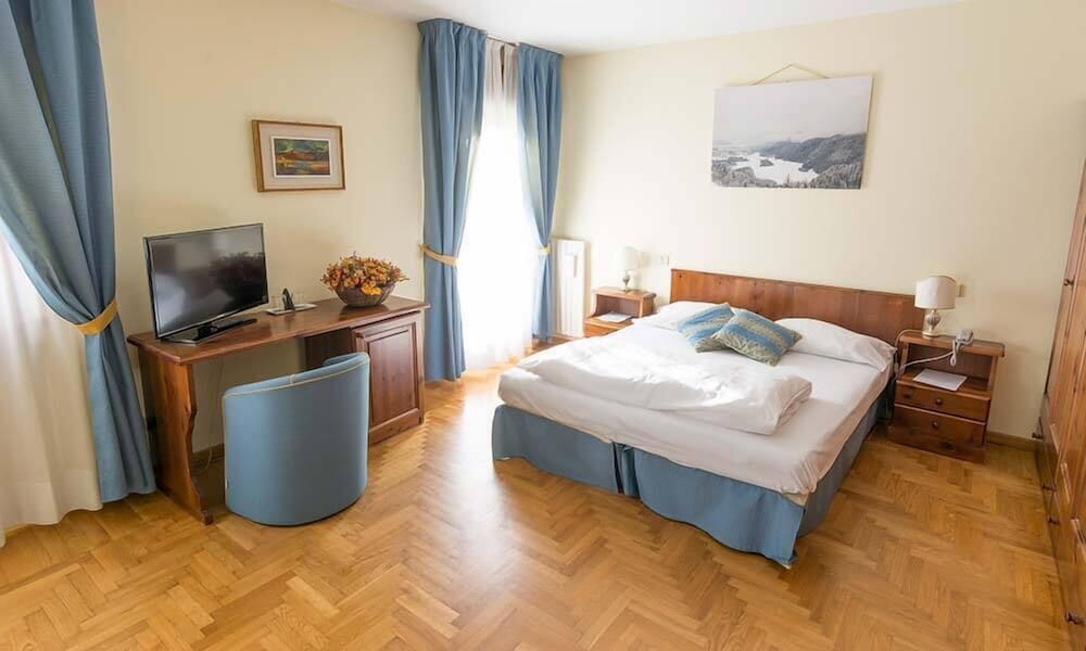 CLASSIC, DOUBLE BED, CITY VIEW