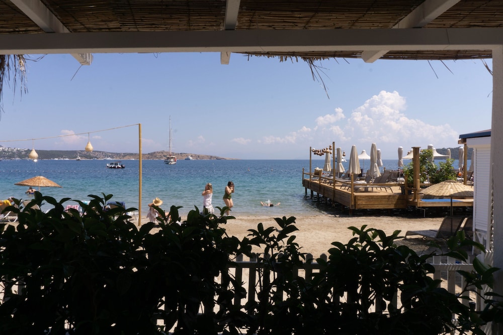 Daphnis Hotel 43/46