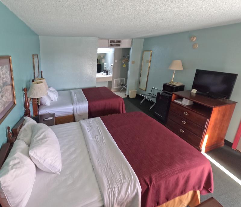Room, Quadruple