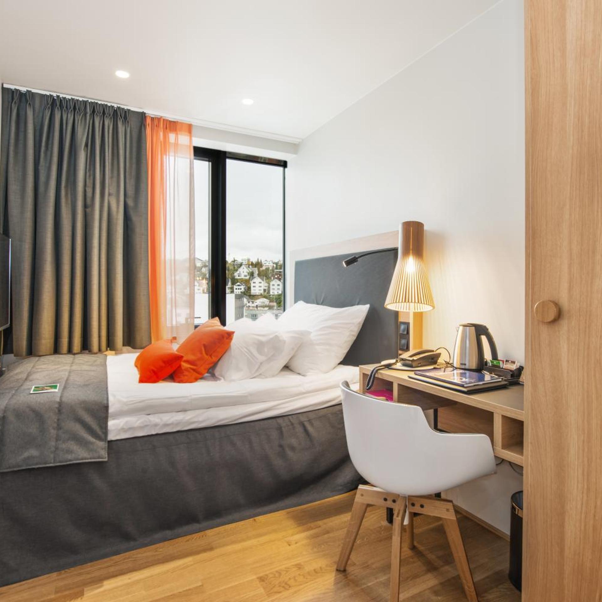Compact, Double Bed، Clarion Hotel The Edge 3/9