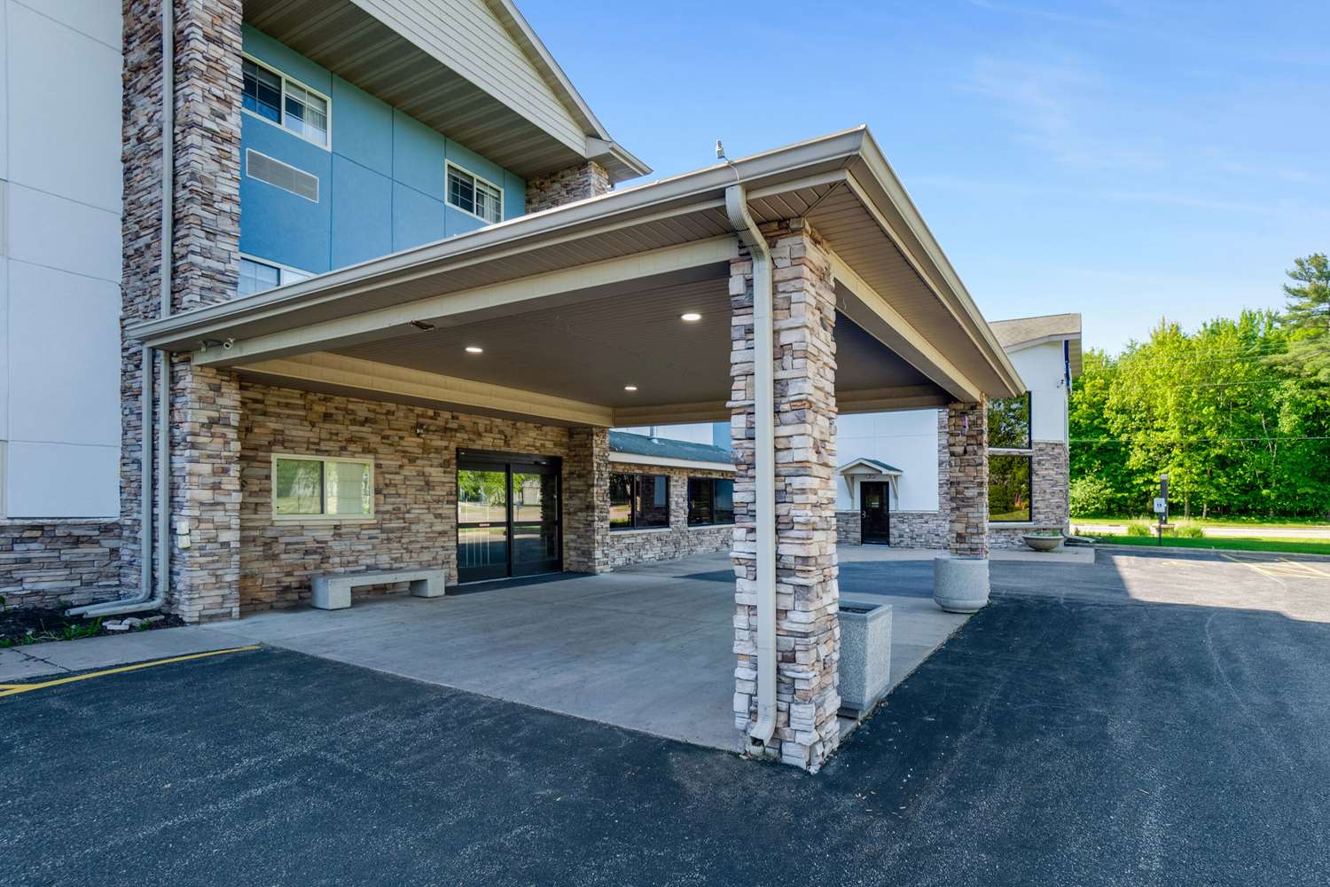 Comfort Inn & Suites Weston - Wausau 3/25