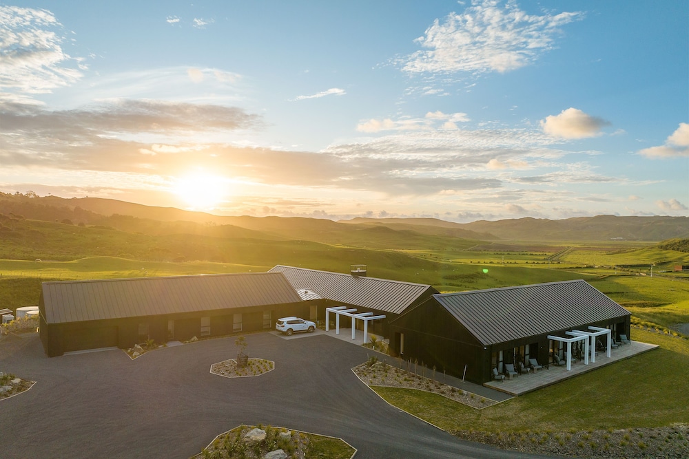 Te Karaka Lodge 53/58