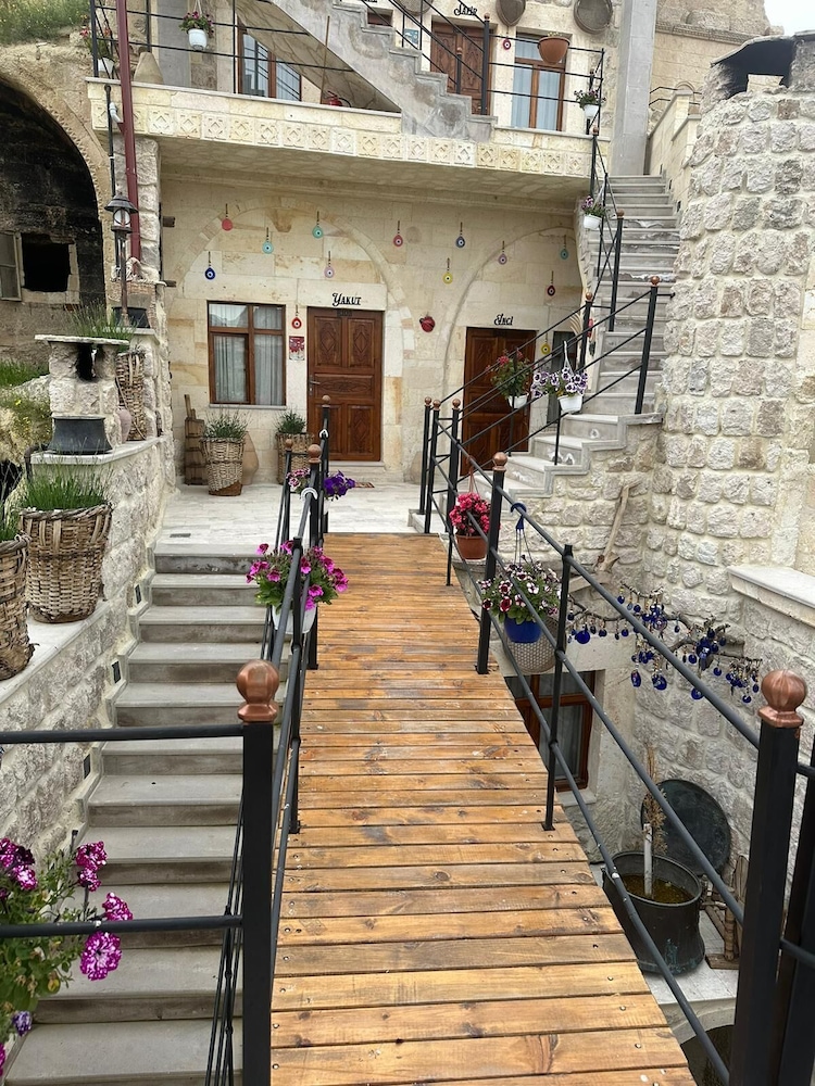 Bayar Cave Suite 48/60