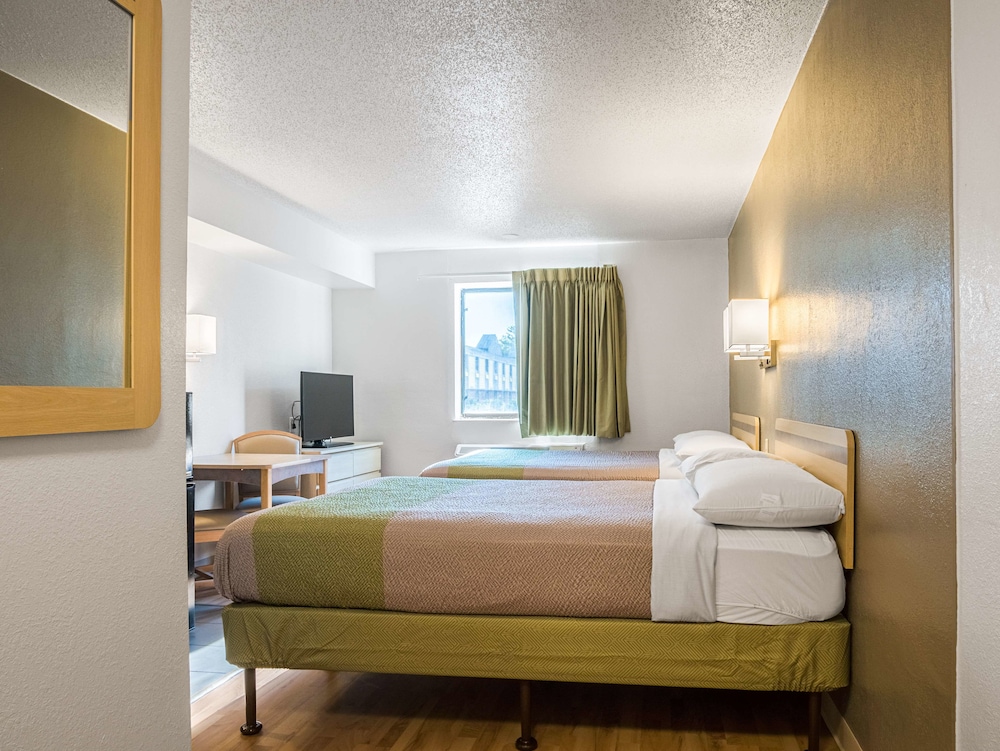 STANDARD, 2 DOUBLE BEDS