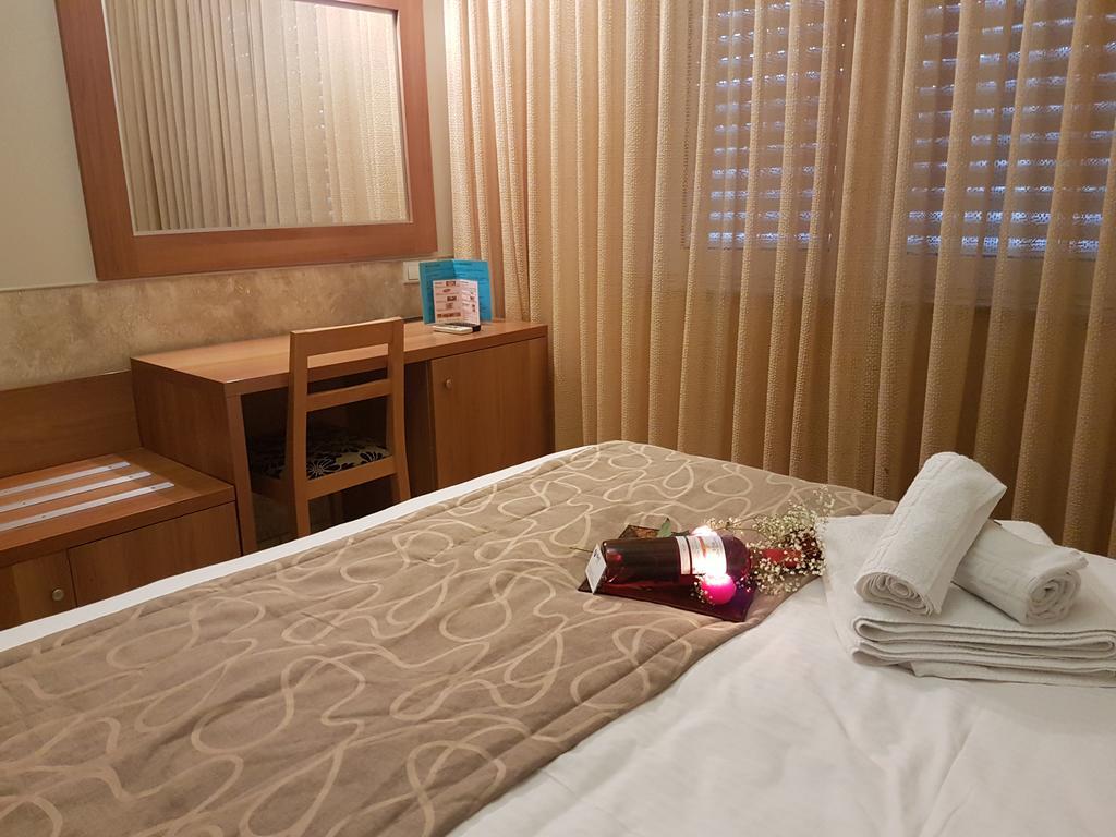 Ideal Hotel 19/23