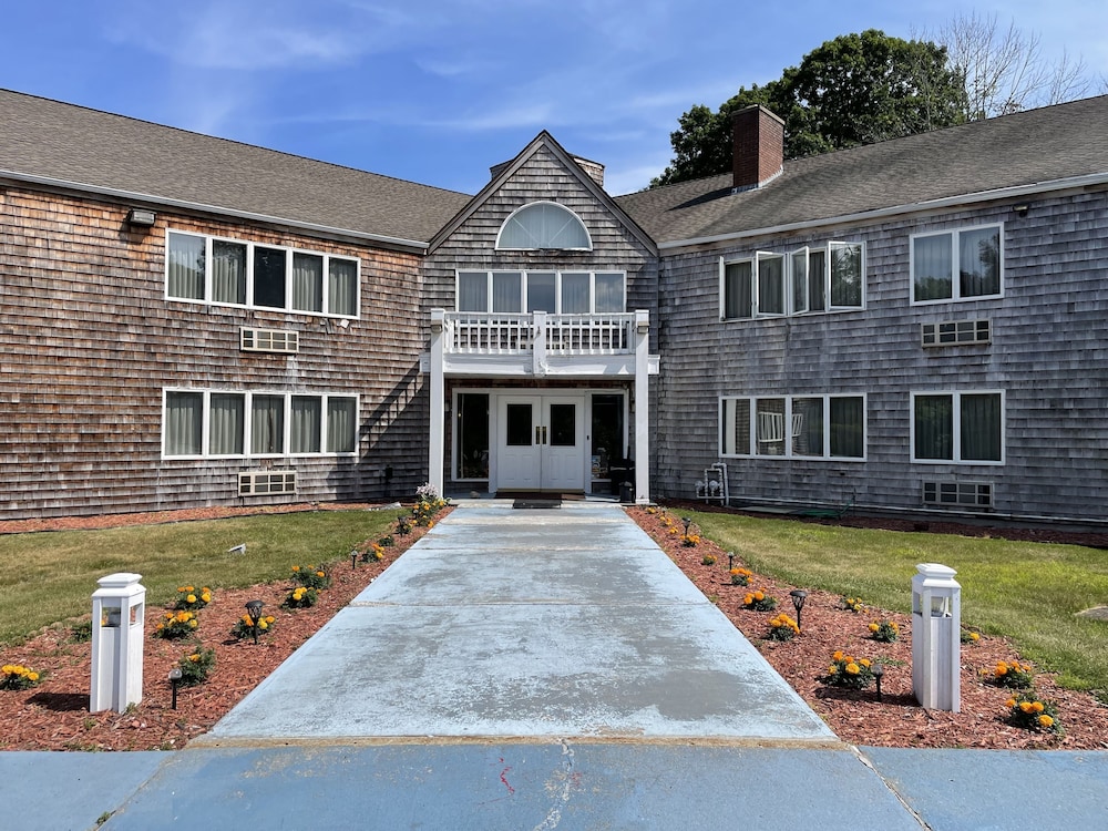 Gold Star Inn Suites 38/40