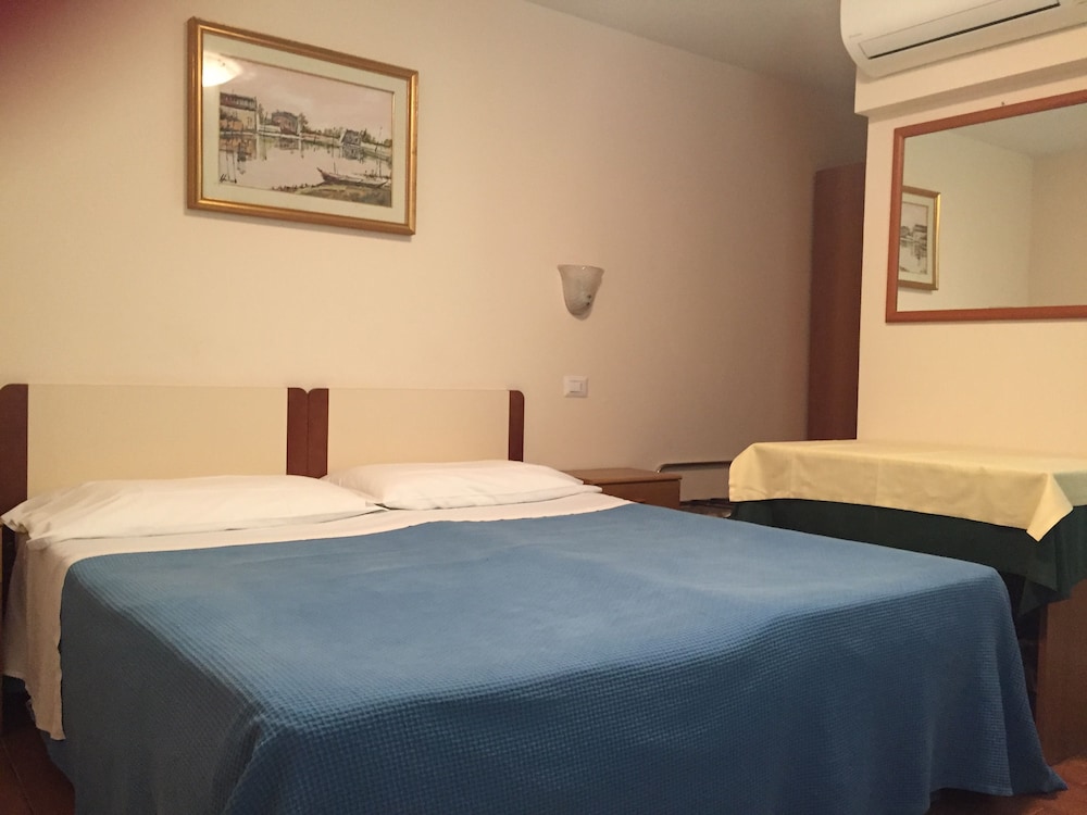 Canada Hotel Venice 8/20
