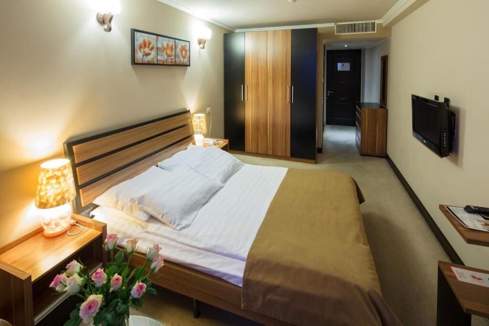 Nairi Hotel 29/68