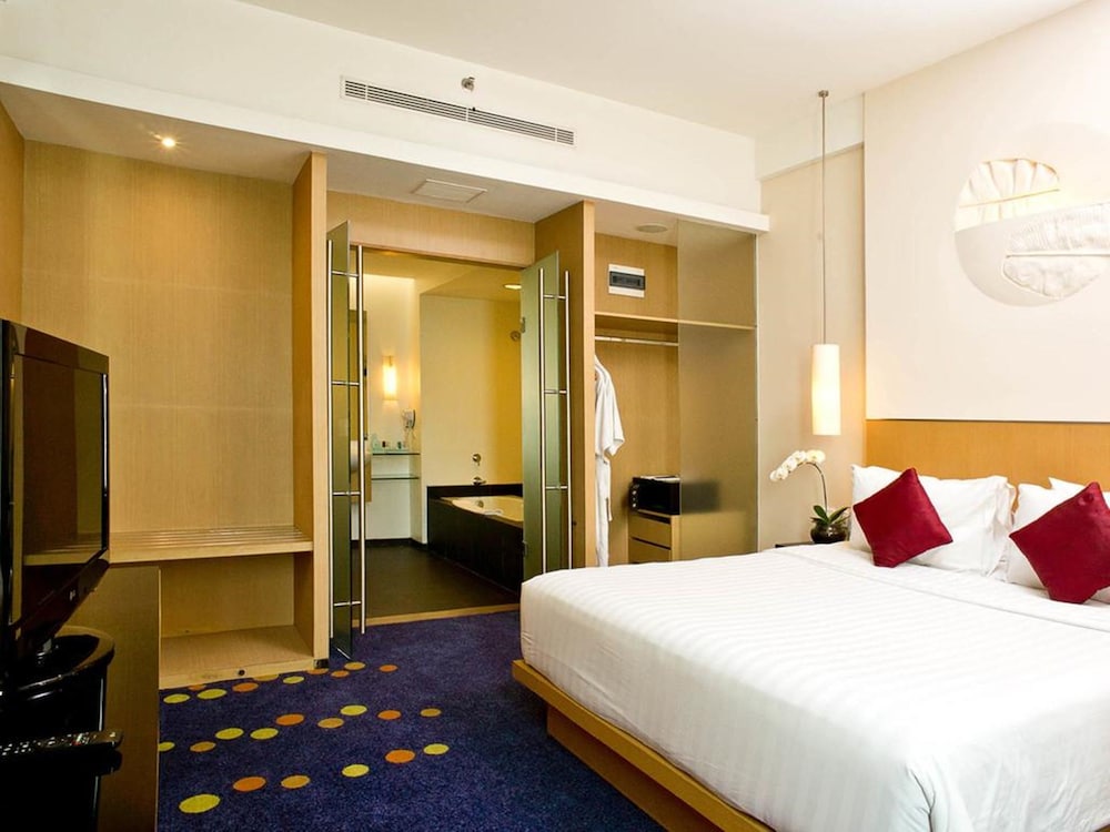 NOVOTEL BANDUNG 14/73