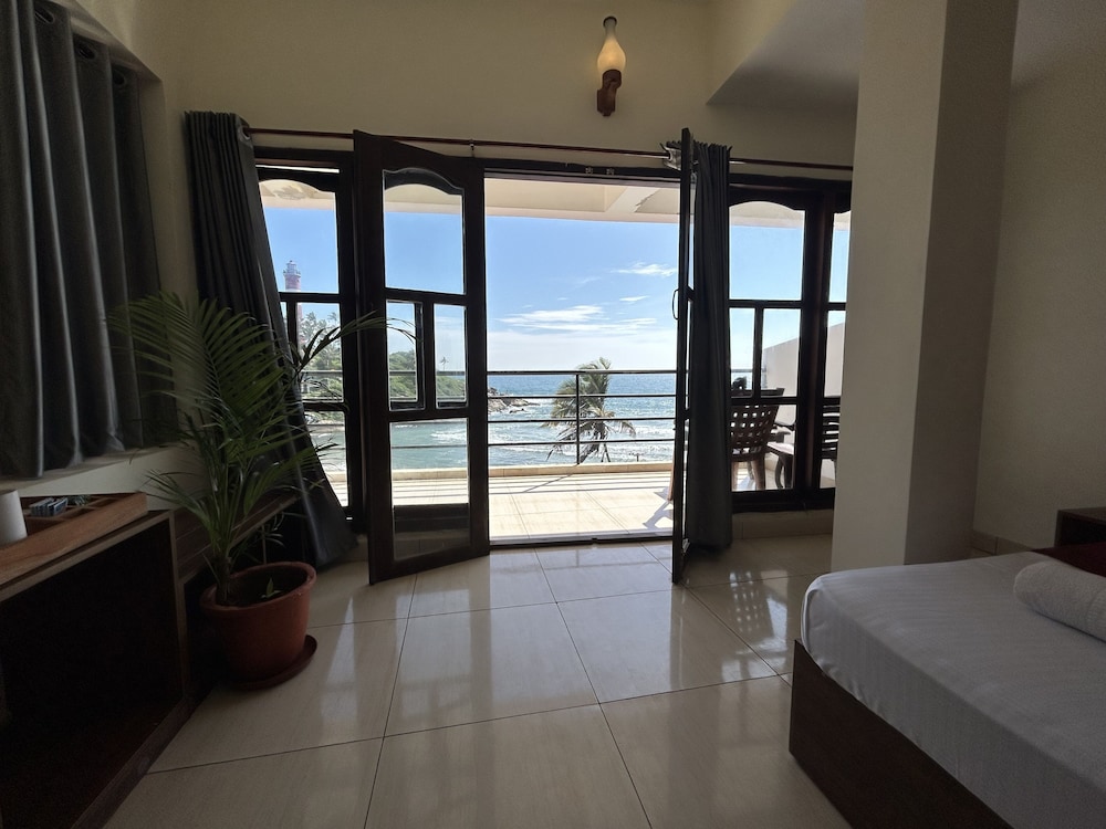 The Ocean Park Beach Resort 17/45