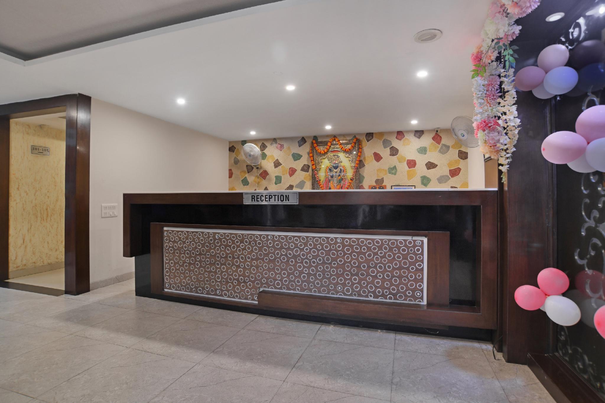 Super Townhouse Divya Palace 11/69