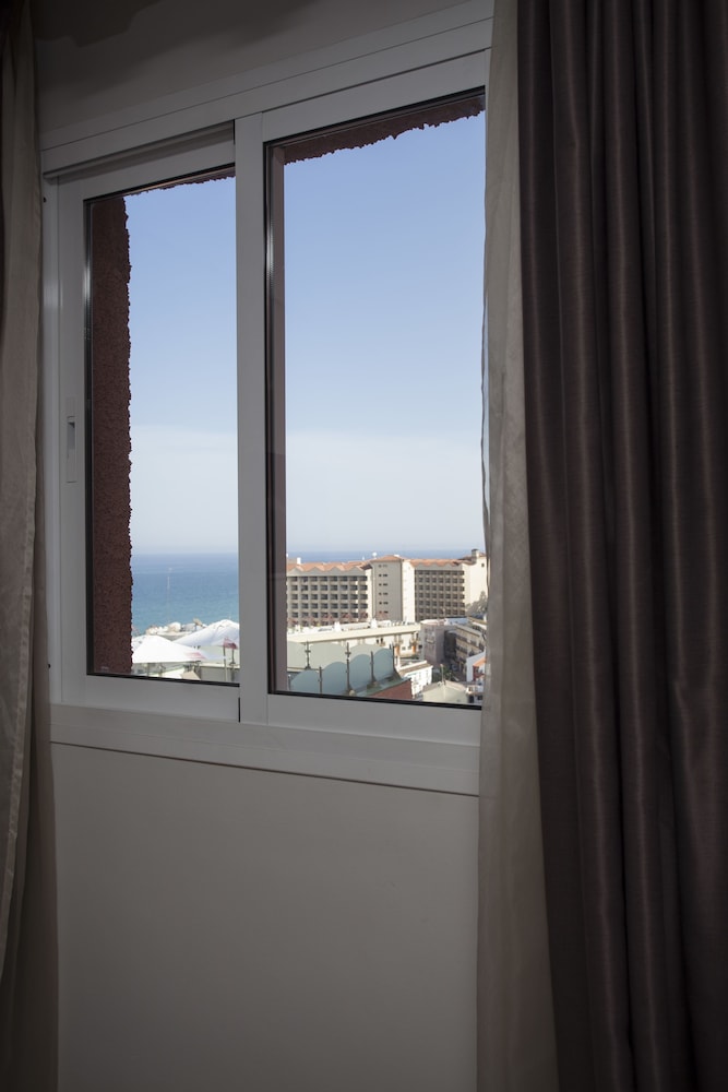 Fenix Torremolinos Hotel – Adults Only 70/72
