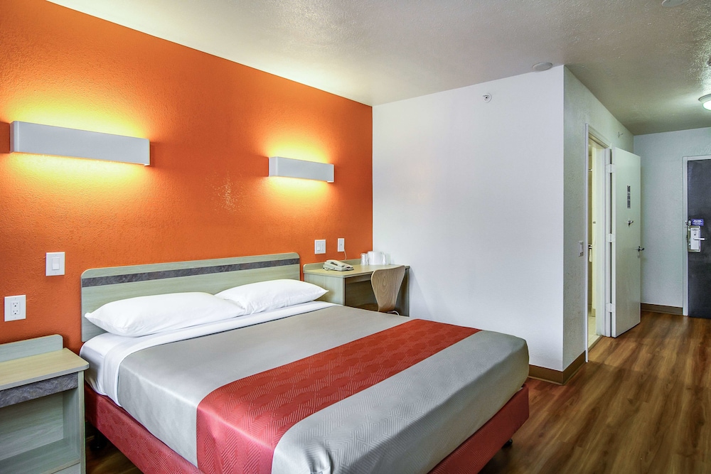 Motel6 Framingham, MA - Boston West 24/58